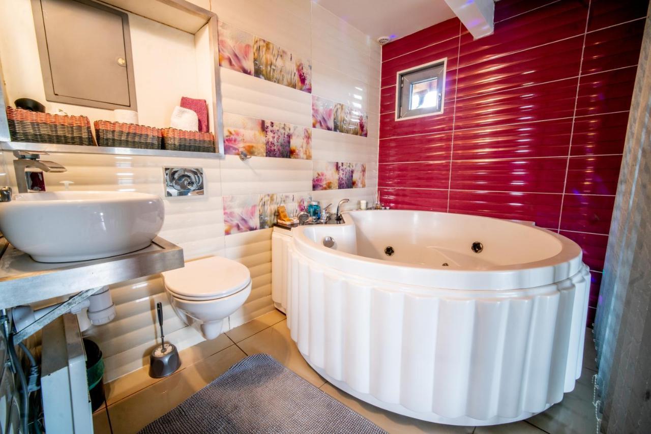Caloroczny Dom Na Mazurach Wrzospa Z Jacuzzi Stare Juchy Extérieur photo