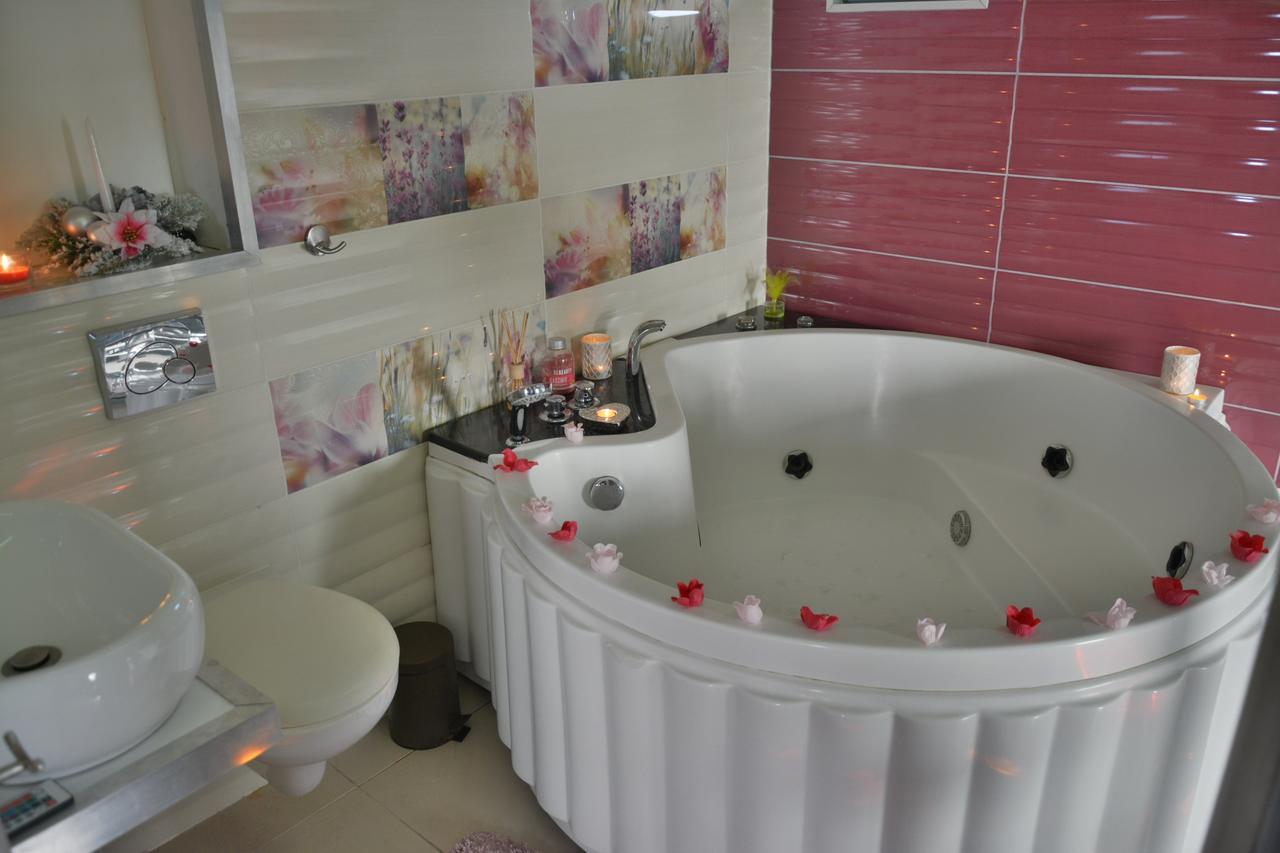 Caloroczny Dom Na Mazurach Wrzospa Z Jacuzzi Stare Juchy Extérieur photo